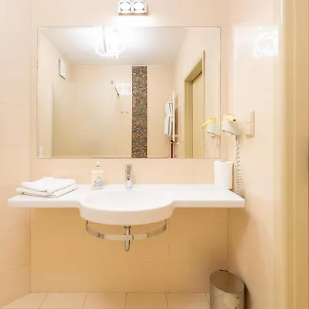 Hotelowy Delux W Kolobrzegu Ul Kosciuszki 16 Przyjazny Dla Osob Na Wozkach 7 Nocy 10 Procent Rabatu 4 Noce 5 Procent Rabatu Апартаменты *
