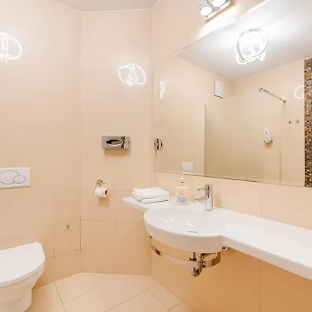 Hotelowy Delux W Kolobrzegu Ul Kosciuszki 16 Przyjazny Dla Osob Na Wozkach 7 Nocy 10 Procent Rabatu 4 Noce 5 Procent Rabatu